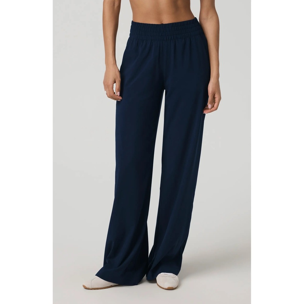 Vuori Villa Wide Leg Pants Size L Black Smocked Waist Athleisure MSRP $128
